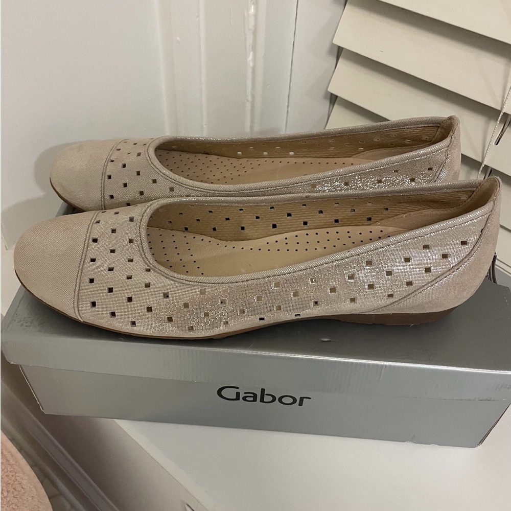 GABOR FLATS - Picture 3 of 3